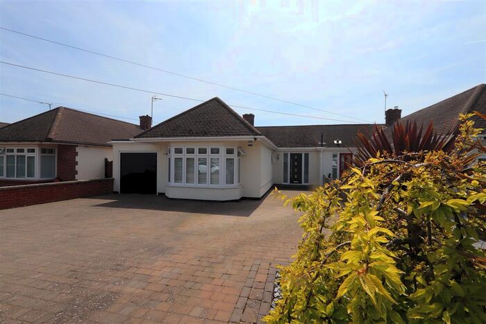 3 Bedroom Semi-Detached Bungalow To Rent In Park View Drive, Leigh-On-Sea, SS9