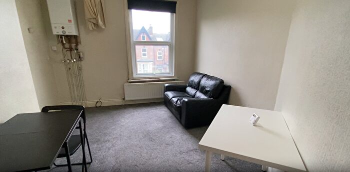 1 Bedroom Flat To Rent In Flat, Kelso Road, LS2