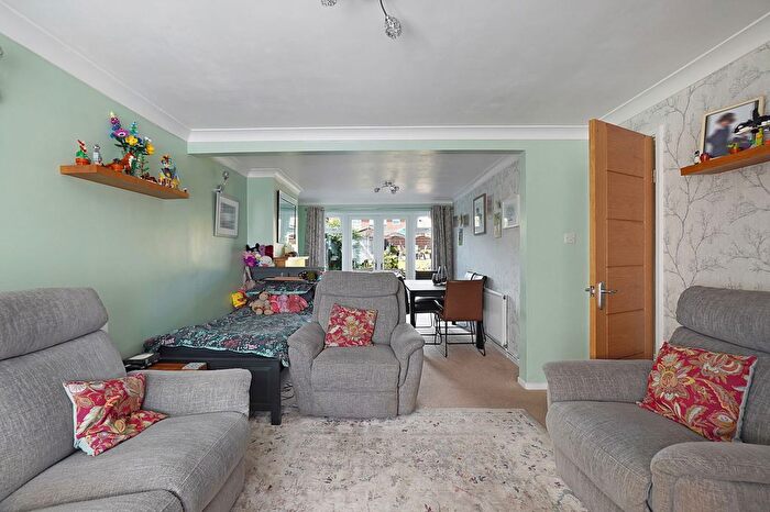4 Bedroom Semi-Detached House For Sale In Woodberry Drive, Sittingbourne, Kent, ME10