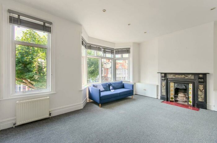 3 Bedroom Flat To Rent In Hanover Road, Brondesbury Park, London, NW10