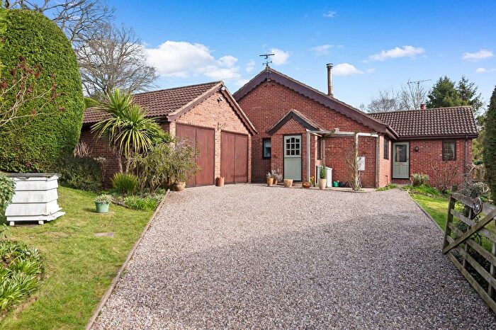 3 Bedroom Bungalow For Sale In Bumble Bee, Dough Bank, Ombersley, Droitwich, Worcestershire., WR9