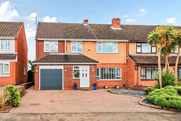 5 Bedroom Semi Detached House For Sale In Comberton Avenue, Kidderminster, DY10