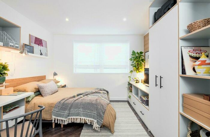 Studio To Rent In Commercial Road, Portsmouth, Hampshire, PO1