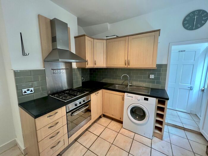 2 Bedroom Flat To Rent In Treport Street, Earlsfield, SW18