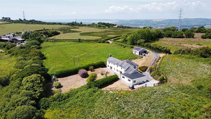 4 Bedroom Country House For Sale In Mountain Road, Trimsaran, Kidwelly, SA17