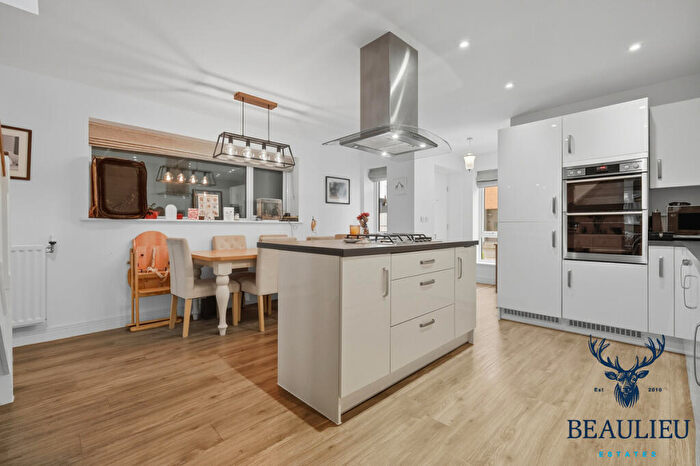 3 Bedroom Detached House For Sale In Brassie Wood, Chelmsford, CM3