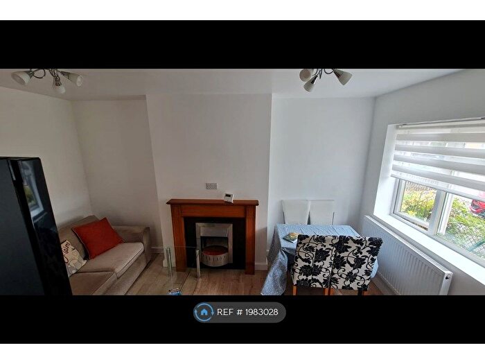 2 Bedroom Maisonette To Rent In Bartram Close, Uxbridge, UB8
