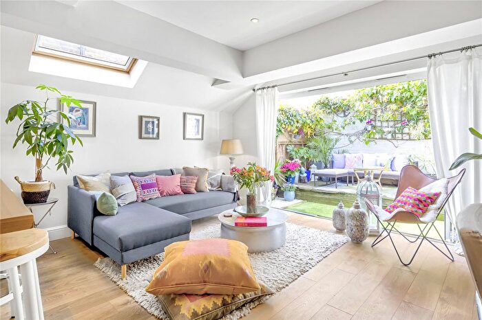 2 Bedroom Flat For Sale In Stephendale Road, Fulham, London, SW6