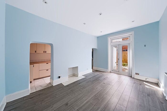 2 Bedroom Flat For Sale In Howard Road, NW2