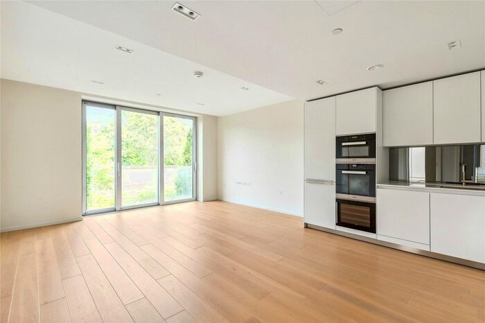 2 Bedroom Flat To Rent In Lillie Square, London, SW6