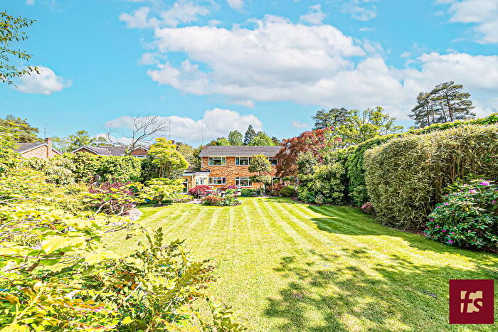 4 Bedroom Detached House For Sale In Robin Lane, Sandhurst, GU47