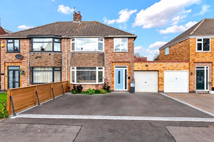 3 Bedroom Semi Detached House For Sale In Cowdray Close, Leamington Spa, Warwickshire, CV31