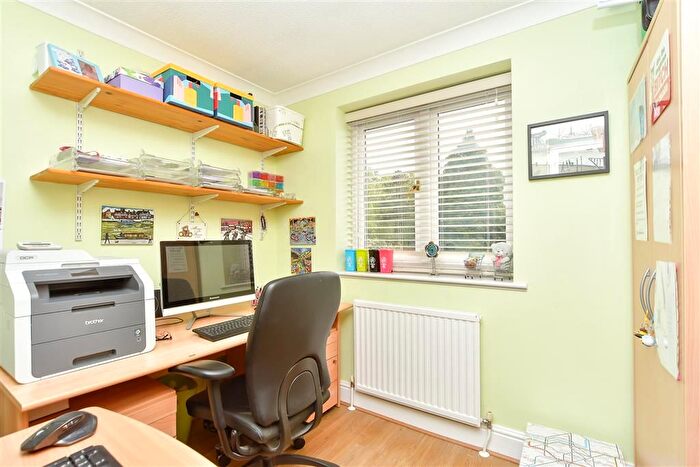 4 Bedroom Detached House For Sale In Lower Hartlip Road, Hartlip, Sittingbourne, Kent, ME9