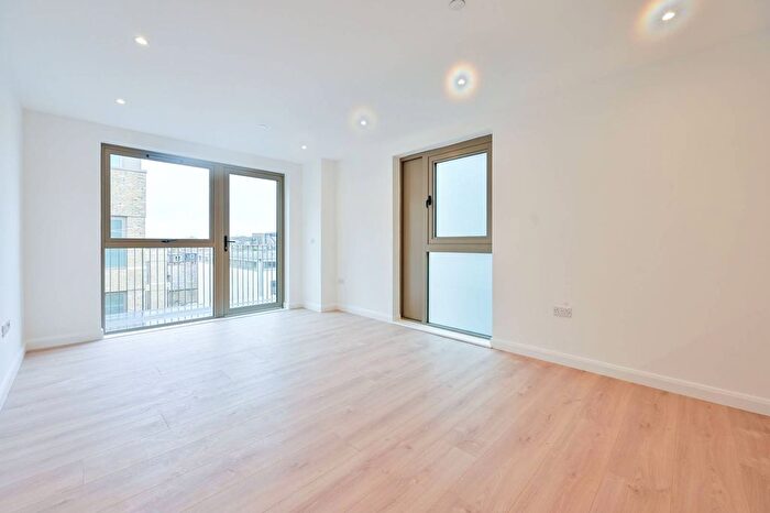 1 Bedroom Flat To Rent In Solomons Passage, Peckham Rye, London, SE15