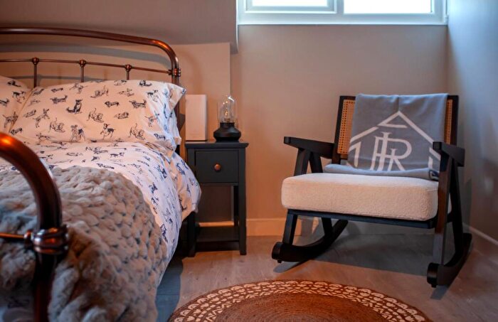 3 Bedroom Detached House For Sale In Fox Covert Close, Sunninghill, SL5