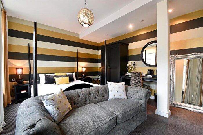 1 Bedroom Detached House To Rent In Room, Cinnabar Hotel, - Fore Street, SG14