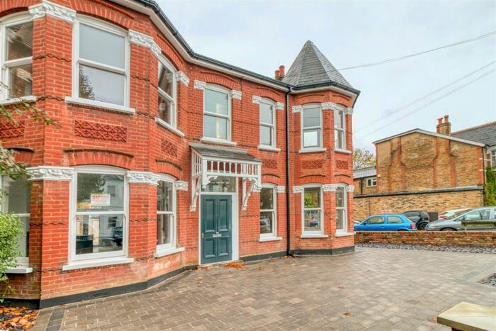 4 Bedroom Detached House To Rent In Palmerston Crescent, Palmers Green, N13