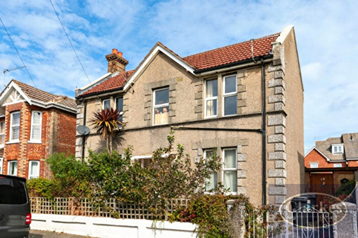 2 Bedroom Flat For Sale In Maple Road, Winton, Bournemouth, BH9