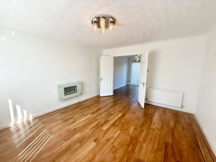 3 Bedroom Semi-Detached House To Rent In Japonica Drive, Nottingham, Nottinghamshire, NG6