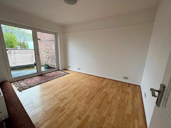 4 Bedroom Flat To Rent In Ewell Road, Surbiton, KT6