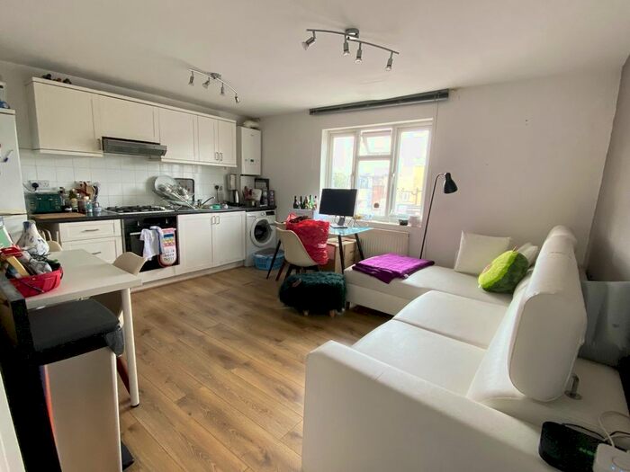 2 Bedroom Flat To Rent In Bedford Road, London, SW4