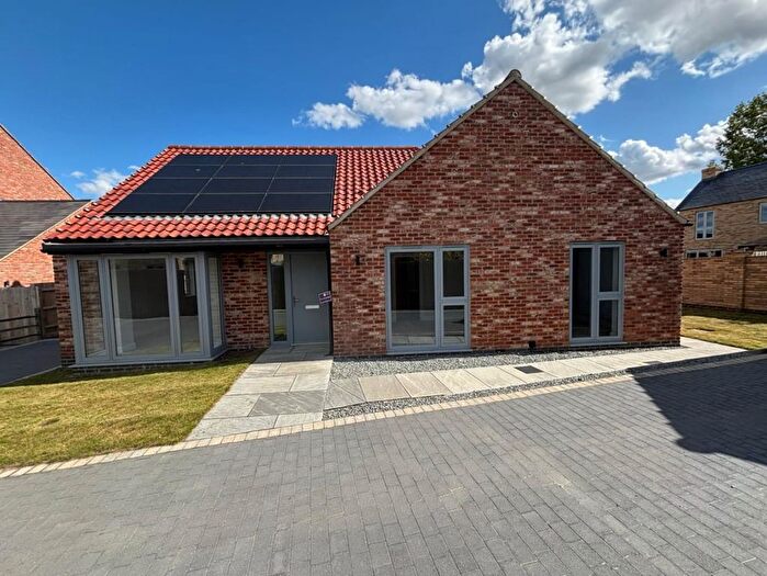 3 Bedroom Detached Bungalow For Sale In Buzzard Close, Market Rasen, LN8