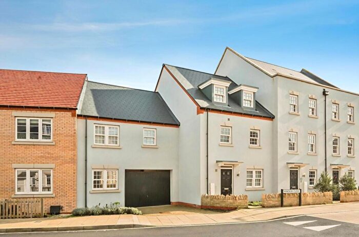 4 Bedroom Terraced House For Sale In Windsor Close, Bicester, Oxfordshire, OX26