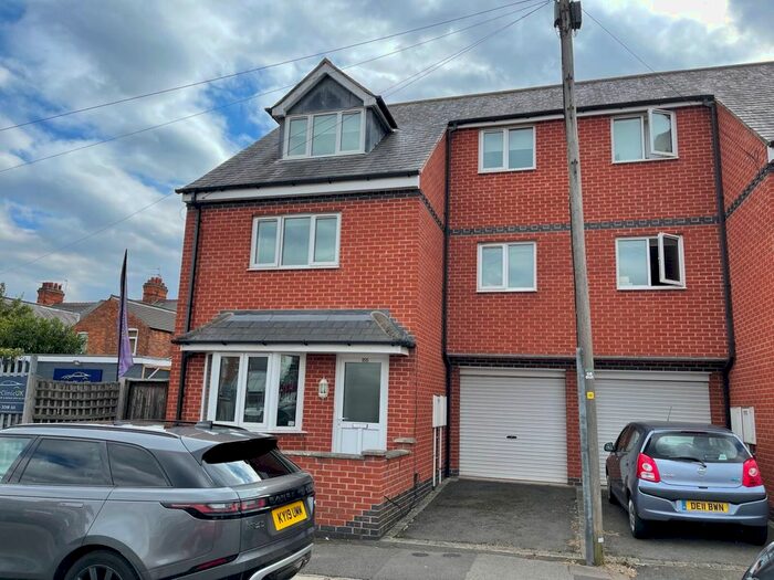 4 Bedroom Town House To Rent In Devana Road, Leicester, LE2