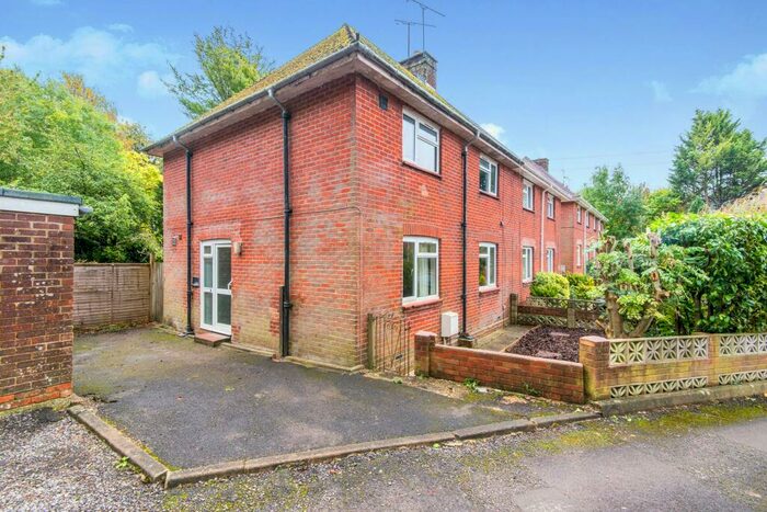 4 Bedroom Semi-Detached House To Rent In Gordon Avenue, Winchester, SO23