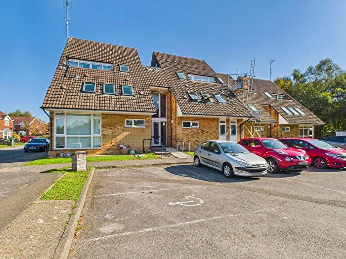 2 Bedroom Flat For Sale In Owlbeech Place, Horsham, West Sussex., RH13