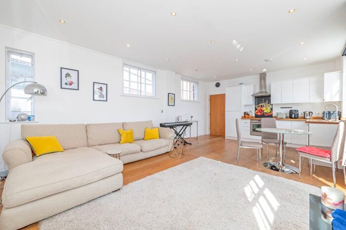 2 Bedroom Flat For Sale In Stour Street, Canterbury, Kent, CT1