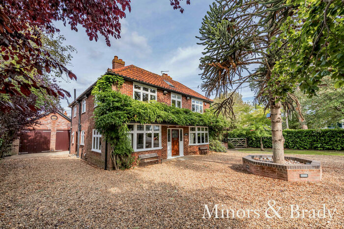 4 Bedroom Detached House For Sale In Hackford Road, Wicklewood, NR18