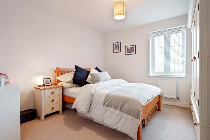 2 Bedroom Apartment For Sale In Whitlock Avenue, Wokingham, Berkshire, RG40