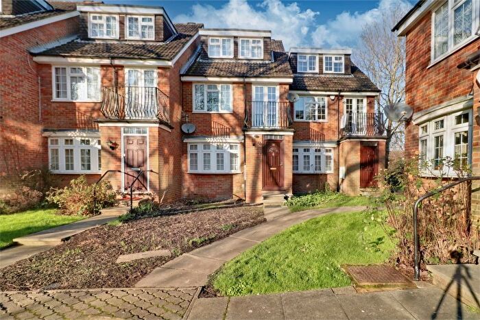 1 Bedroom Flat To Rent In Bramble Close, Stanmore, HA7