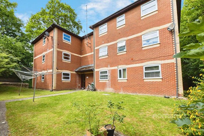 2 Bedroom Flat To Rent In Elm Park Court, Reading, Berkshire, RG30