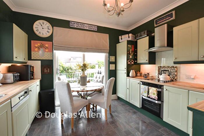 3 Bedroom Terraced House For Sale In Grosvenor Drive, Hornchurch, Essex, RM11