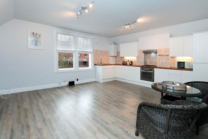 1 Bedroom Flat To Rent In Brighton Road, Surbiton, KT6