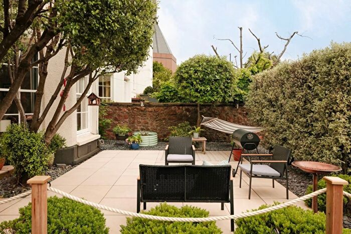 2 Bedroom Flat For Sale In Buckingham Vale, Clifton, Bristol, BS8