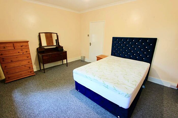 5 Bedroom Terraced House To Rent In Blackstock Road, Finsbury Park, London, N4