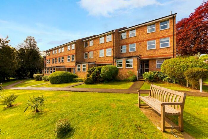 2 Bedroom Flat To Rent In Lincoln Court, Berkhamsted, HP4