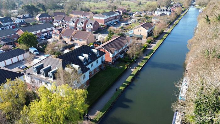 2 Bedroom Flat For Sale In Basildon Close, Croxley Green, WD18