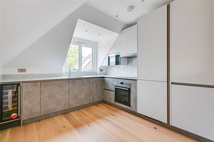 2 Bedroom Flat To Rent In Uxbridge Road, West Acton, W3