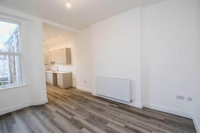 3 Bedroom Flat To Rent In Old Church Road, Clevedon, BS21