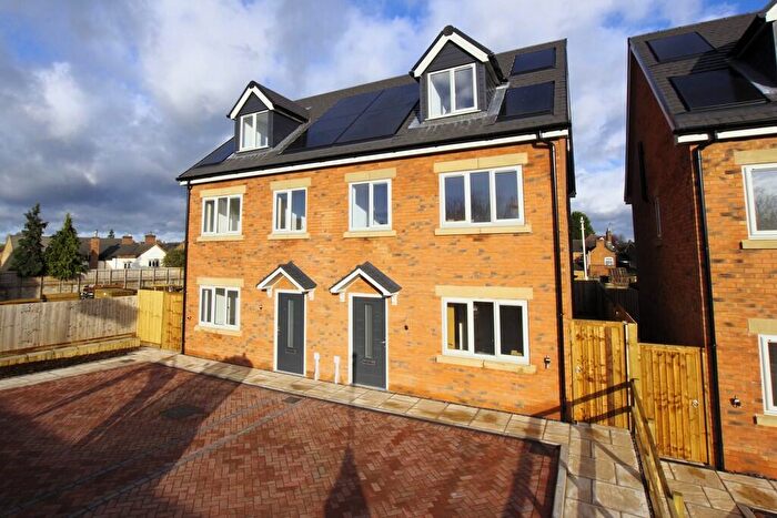 4 Bedroom Semi-Detached House For Sale In Mount Road, Castle Gresley, DE11