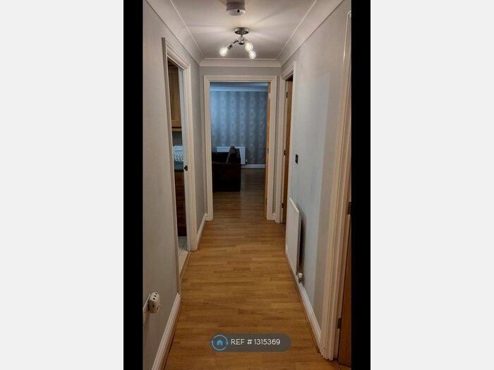 2 Bedroom Flat To Rent In Tallow Close, Dagenham RM9