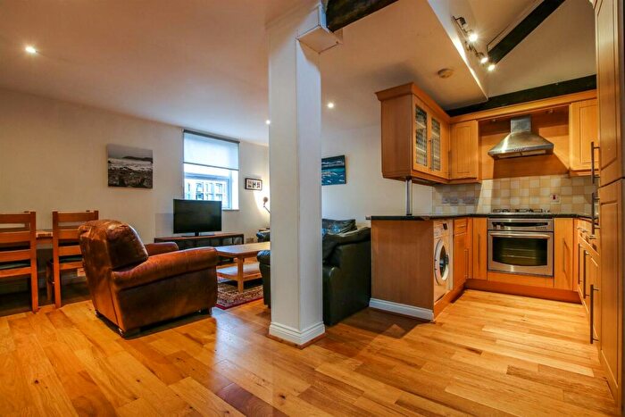 3 Bedroom Flat To Rent In £pppw - Osborne Terrace, Jesmond, NE2