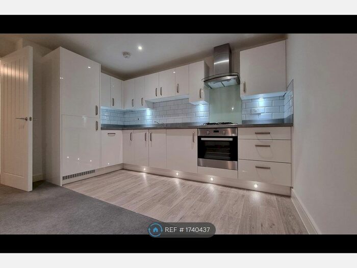 2 Bedroom Flat To Rent In Elm Drive, Woodley, Reading, RG5