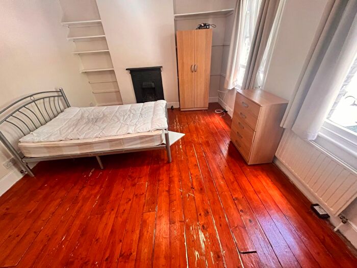 5 Bedroom Semi Detached House To Rent In Mulkern Road, Archway, N19