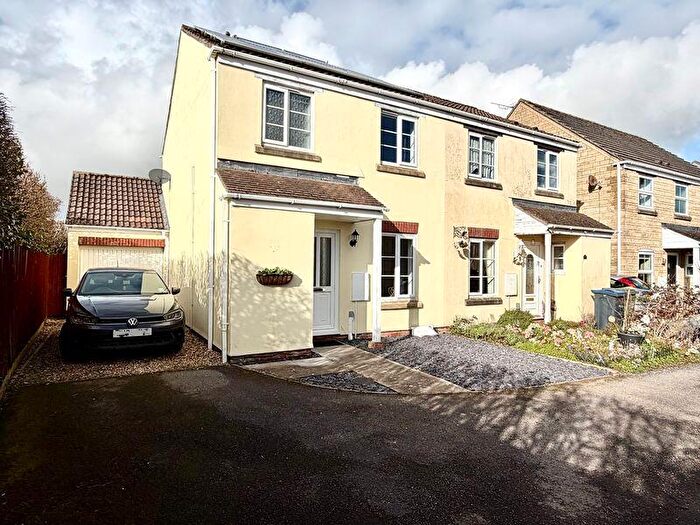 3 Bedroom Semi-Detached House For Sale In Springfield Drive, Calne, SN11