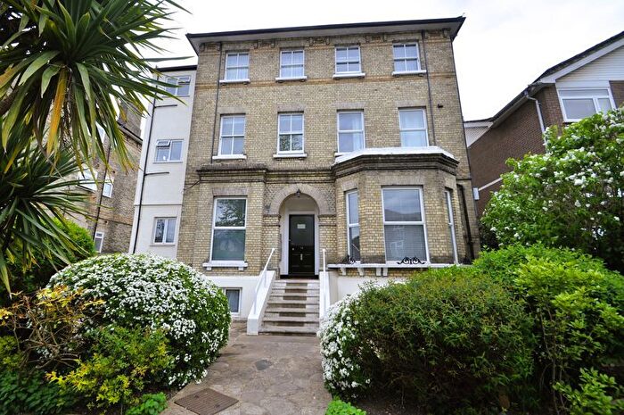 1 Bedroom Flat To Rent In Parklands, Surbiton, KT5